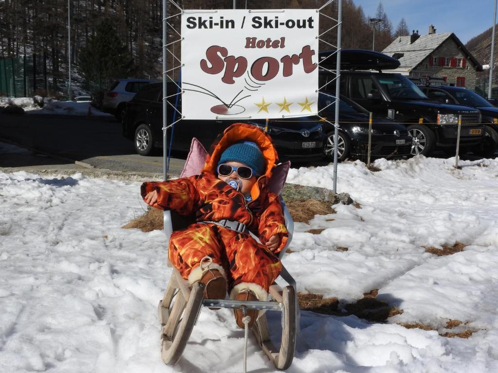 Ski-In/Ski-Out Hotel Sport room 4