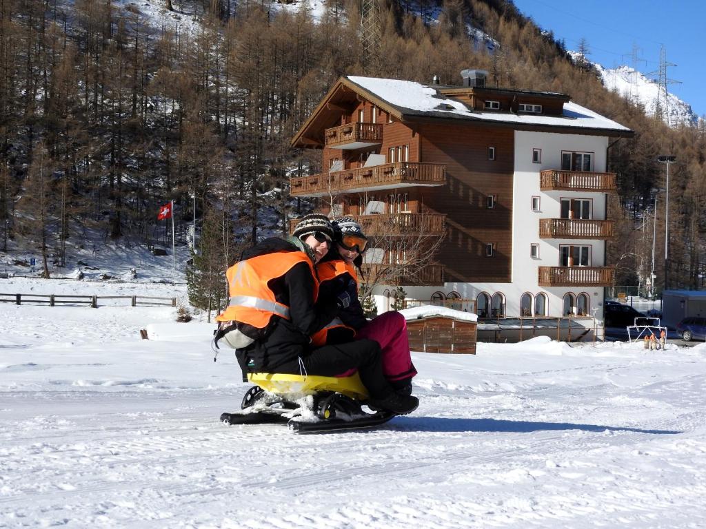 Ski-In/Ski-Out Hotel Sport room 5